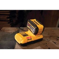 DeWalt 20V MAX DCB1112 20 V Lithium-Ion 12 Amp Battery Rapid Charger -Norto Shop b72462ee 8585 4331 a9fe bd78a21480ae